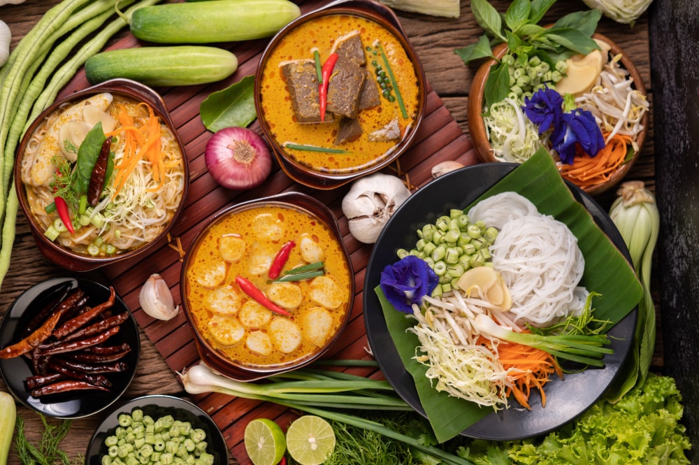 Ghidul esențial al bucătăriei, culturii și obiceiurilor de masă thailandeze